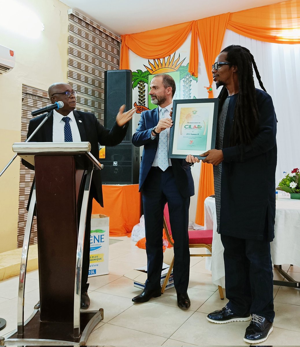 UNODC_WCAfrica's tweet photo. L'@ONUDC salue l'engagement du @Gouvci (au travers du CILAD) et @Mareshalzongo 🎶📽️🎭 dans la sensibilisation contre l'immigration irrégulière liée au trafic de drogue en Cote d'Ivoire 🇨🇮 et plus largement en Afrique de l'Ouest 🌍👏🏿👏🏿👏🏿 #WorldDrugDay2022 #WorldDrugReport https://t.co/M1q2cnC1a4