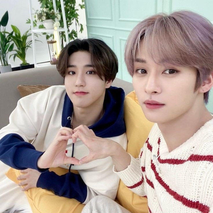 minsungiq's tweet photo. matchings icons minsung – a thread; https://t.co/ItNJODrWat