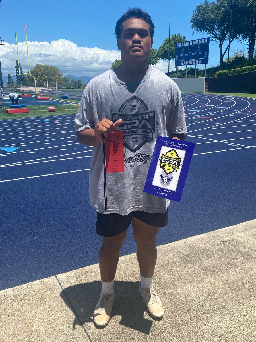 t_tavale's tweet photo. And honored to be given the DLine outstanding player award https://t.co/buDofgcAj8