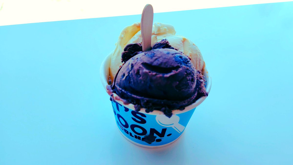 raphaconrad's tweet photo. I can now say that this mythical beast has FINALLY visited @COOLHAUS!!! The bananas foster w/ Chocolate Molten Cake is heaven π Shoutout to @rhettmc & @LinkNeal for featuring this Ah-mazing Ice Cream shop on #InsideEats πππ¦π§π¨ https://t.co/cGyAQ6xNia
