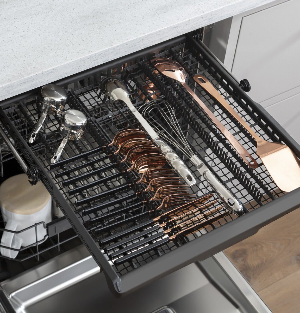 ApplianceHailey's tweet image. Sometimes that third rack is just ✨pretty✨

Head on over or give us a call to see about replacing your current dishwasher!

📲 (434) 369-6770 Altavista 
📲 (434) 239-6915 Lynchburg

#thirdrack #dishwashermachine #haileysappliance
