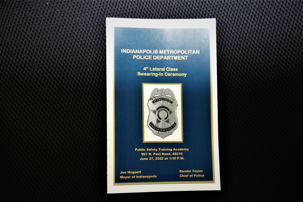 IMPDnews's tweet photo. Today IMPD Chief Taylor swore in six lateral officers to the IMPD for the 4th lateral class!

IMPD is currently hiring lateral officers and is offering a $5,000 signing bonus. If you're interested in joining our department, head to https://t.co/9SVQpSId3P  

#joinimpd #WeAreIMPD https://t.co/SoAO8XvJZc