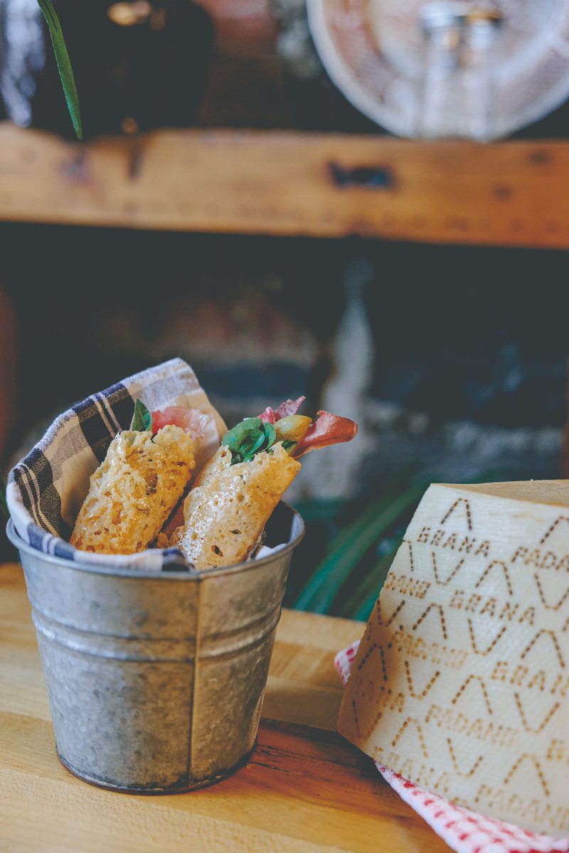 Chuck Hughes (@chefchuckhughes) on Twitter photo Try these crispy <a href="/GranaPadanoDOP/">Grana Padano DOP</a> cheese rolls filled with 🥬, pickles and Prosciutto di Parma.
Essayez ces roulés croustillants au fromage <a href="/GranaPadanoDOP/">Grana Padano DOP</a> garnis de 🥬, cornichons et Prosciutto di Parma.
↘️iconsofeuropeantaste.eu
#iconsofeuropeantaste #GranaPadanoPDO #ad Try these crispy <a href="/GranaPadanoDOP/">Grana Padano DOP</a> cheese rolls filled with 🥬, pickles and Prosciutto di Parma.
Essayez ces roulés croustillants au fromage <a href="/GranaPadanoDOP/">Grana Padano DOP</a> garnis de 🥬, cornichons et Prosciutto di Parma.
↘️iconsofeuropeantaste.eu
#iconsofeuropeantaste #GranaPadanoPDO #ad