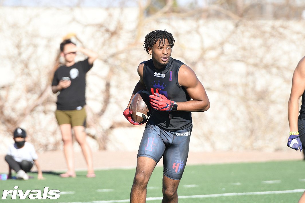 DaveKeefer's tweet photo. Rivals Rankings Week - Breaking down the 2024 ATHs:
Click here: https://t.co/4NuzTj1108
Two of three athletes highlighted as Prospects To Watch are LB Millikan's Jordan Anderson and Ryan Pellum (pictured).
@AndersonnJJJ @ryan_pellum @MillikanHSFB @RomeoPellum @CoachCA4 https://t.co/g1QhgpUnYH
