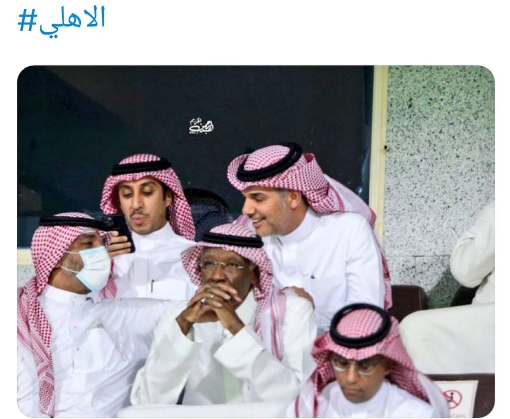 alghamk's tweet photo. من هذه الصورة تستطيع أن تعرف من هو العاشق الحقيقي, مستقبلك بيد هذا العاشق إن اردتم الرجوع https://t.co/ZXFXMMtg4u