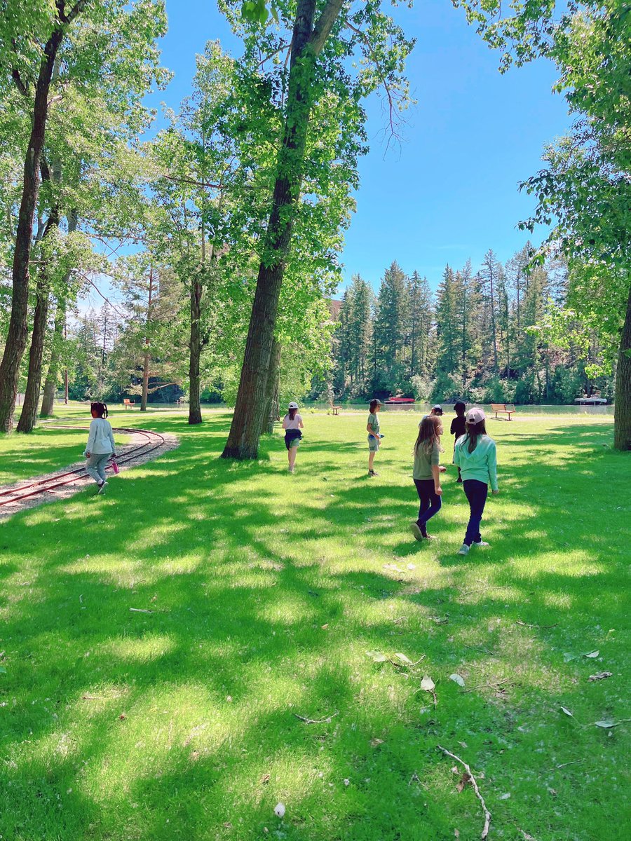 MissGMah's tweet photo. Hope you find some of our kindness rocks the next time you’re out visiting Bowness Park! 😊 #Belpark #WeAreCBE #KindnessRocksProject @theKindnessrock https://t.co/CA8i8w2weF