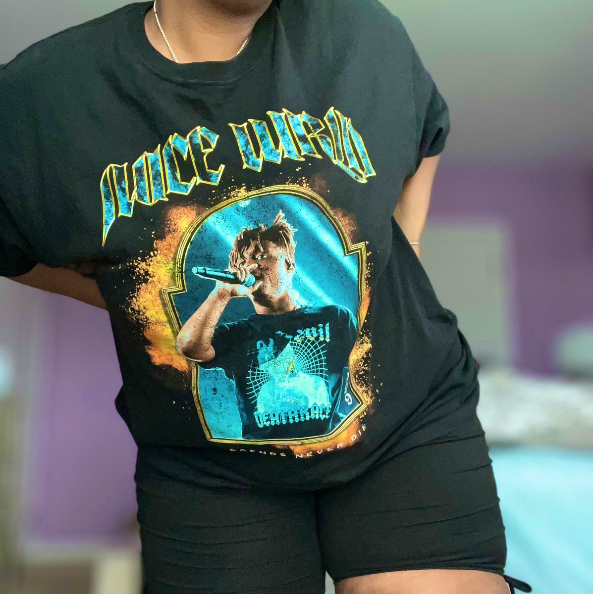 thatgrl_t's tweet photo. T-Shirt Game is always on point #RIPJuiceWorld ๐ https://t.co/b2jz8AHVby