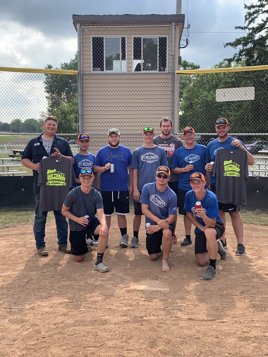 KnapsSoftball's tweet photo. More importantly… FR Lumber claims the beer drinking title 🍻 https://t.co/uzz9R3oFLC