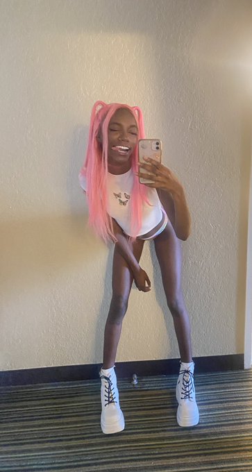 meow! 😸💗🌸 https://t.co/frdasfJtW5