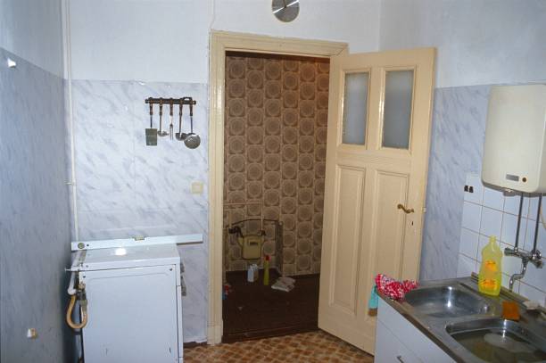 De gewone mens zal dus al zijn rekeningen moeten laten zien om een sociale woning te huren. Dus een soort vermogensregister.  Een vermogensregister voor de welgestelden, dat zijn stasipraktijken volgens sommige ministers.