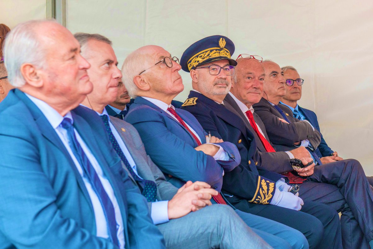 joseba__e's tweet photo. Belle journée pour l’Europe et le Transfrontalier concret du quotidien:
✅inauguration du Pôle d’échange multimodal de #HENDAYE porté par le #SMPBA de la @CommunautePB
✅présentation des lauréats du budget participatif transfrontalier #IDEIAK de @departement64 & @Gipuzkoa https://t.co/DxI3RfSjIX