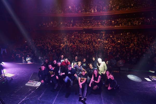 THE END junto a DURGA MCBROOM, vocalista de PINK FLOYD en el TEATRO GRAN REX dlvr.it/SSxqC8
