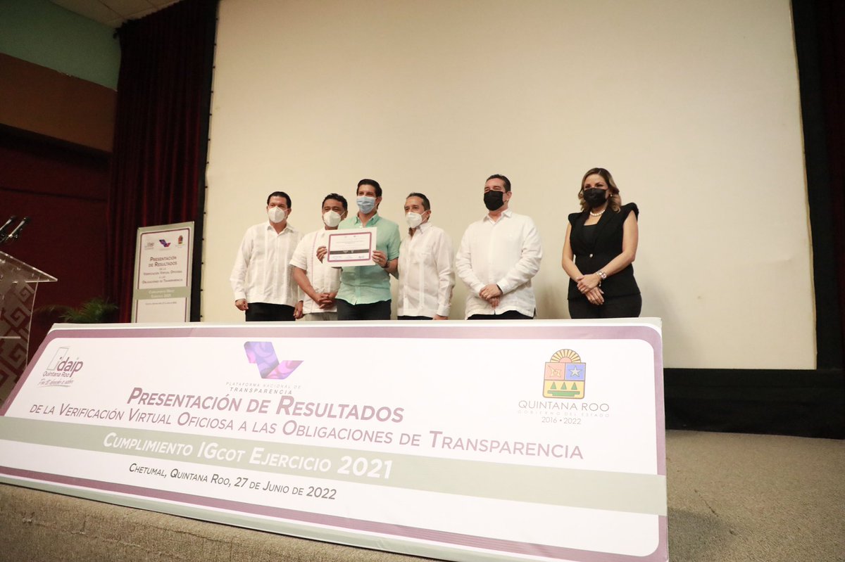 satqroo's tweet photo. Este lunes, durante la Presentación de Resultados de la Verificación Virtual Oficiosa a las Obligaciones de Transparencia, nuestro Director General, M.I. @edcisne, acompañado de su Titular de Transparencia, Lic. Mariana Elizabeth Uh Vázquez, (1/2) https://t.co/z69b3AKqCO
