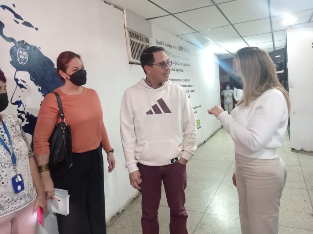 BermudezJoseA's tweet photo. #EnDesarrollo Junto a los compañeros de la Dirección de Sistemas e Informática, nos reunimos con la Primera Dama @KaremDeBernal y su equipo, para presentarle las mejoras al Sistema de Gestión Social y el nuevo Sistema de Carnetización y Gestión de Empleados de la @Gob_Tachira https://t.co/6g6o9WQFoH