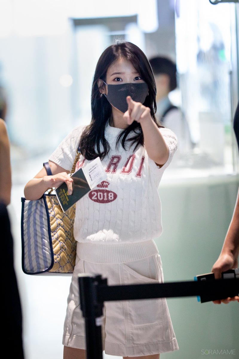 SORAMAME_OPPA's tweet photo. [22.06.27]아이유 ( @lily199iu ) 나리타 공항 출국 직찍 by 소라마메

#브로커
#ベイビーブローカー
#IU 
#IUちゃん
#아이유
#이지은 
#イジウン
#あいゆ https://t.co/r0UOHNEJDr