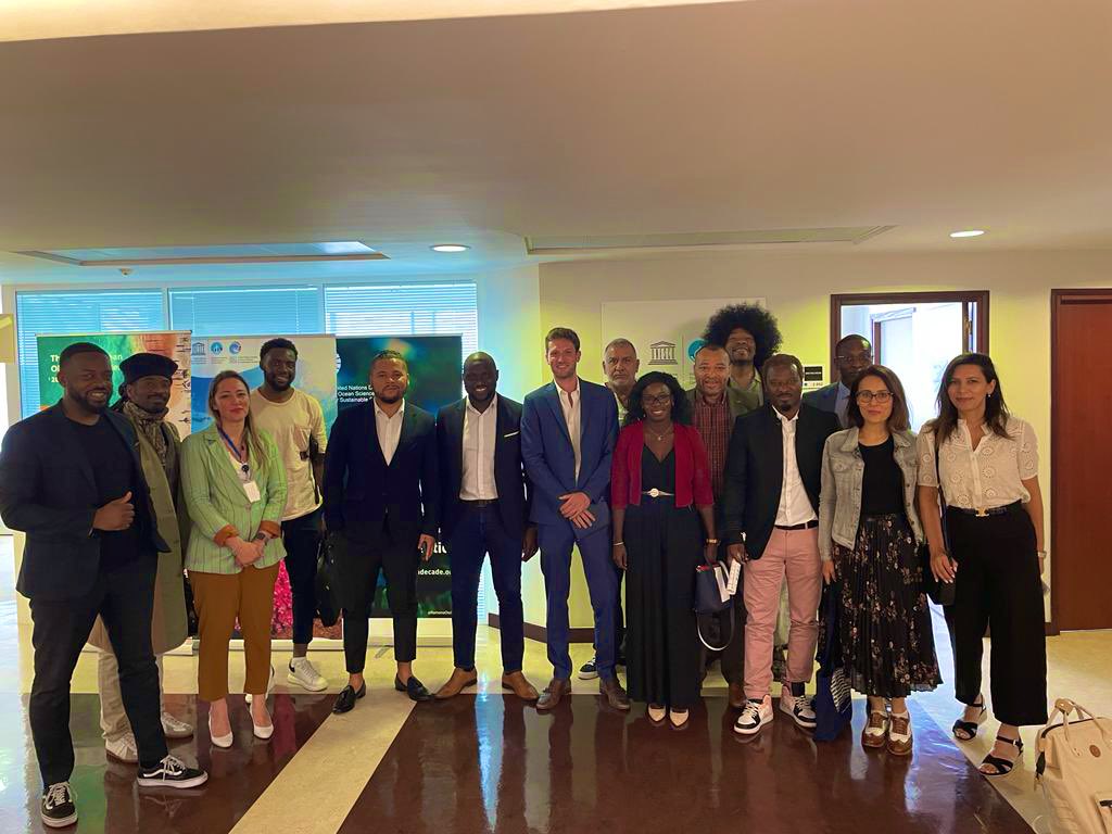 ahoua_anderson's tweet photo. La team sport for education BY @IBE_UNESCO réunie au siège de l’@UNESCO_fr a paris. Bravo pour cette initiative. https://t.co/50anilKJGs