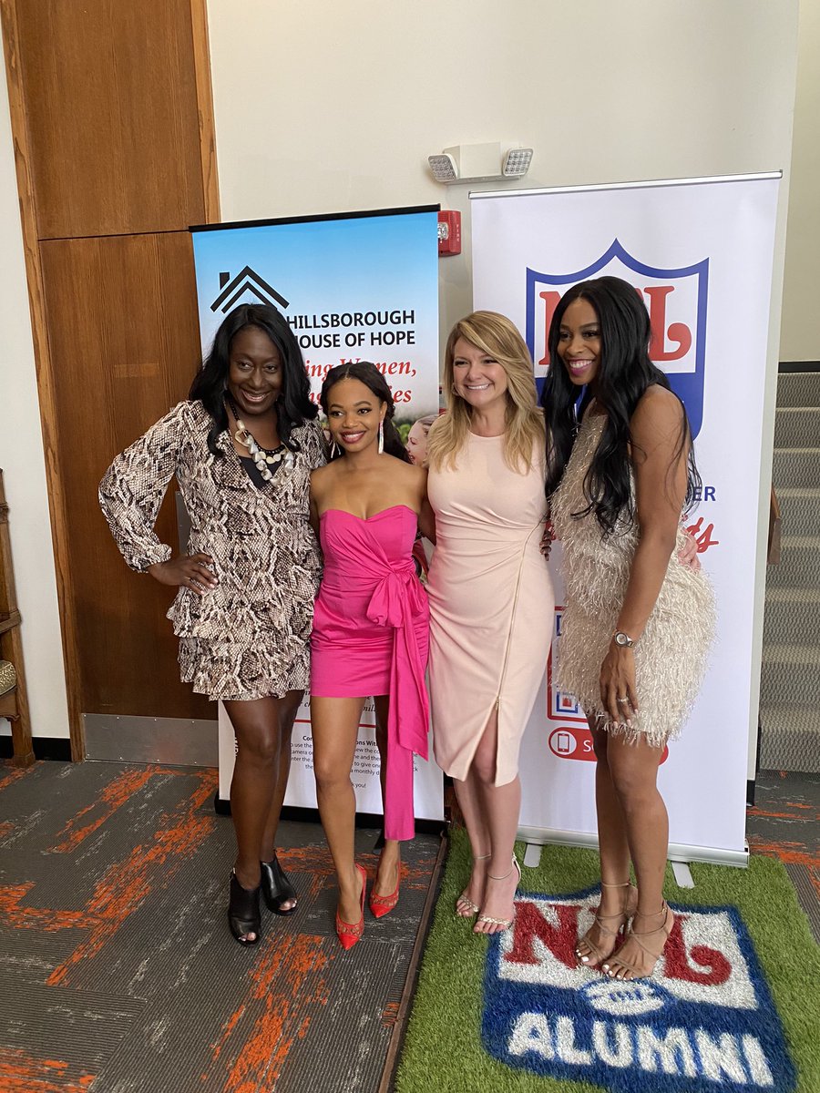 pomqueencj's tweet photo. Benefit Fashion Show-  Hillsborough House of Hope 
It was an honor modeling for this beautiful event in support of the magnificent work being done! 
Host: @LauraMoodyFox13 https://t.co/7OnYqd1Lbr