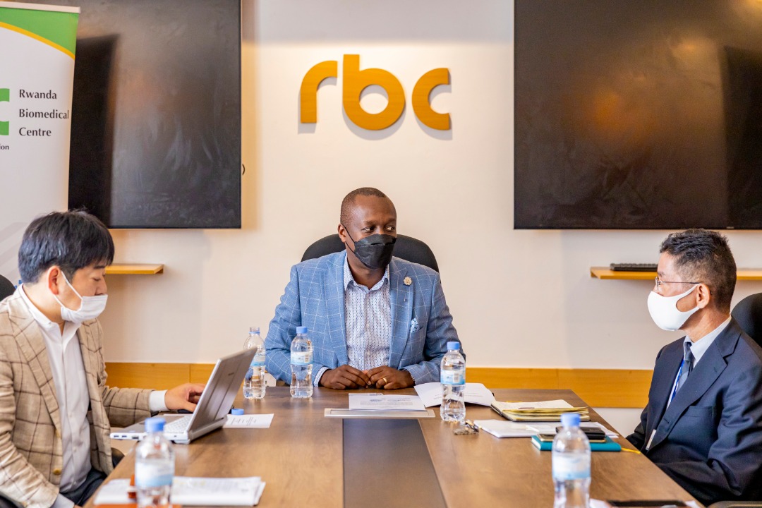 RBCRwanda's tweet photo. The Director General Prof. @CMuvunyi received a delegation from JICA and Allm company to launch and discuss implementation of a survey on acute disease tele-medecine network systemto improve lifesaving rate https://t.co/KObyc9yPFU