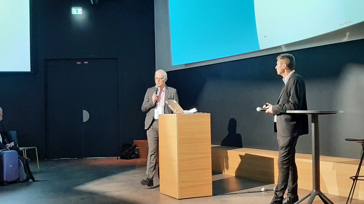 BoulerbahF's tweet photo. Journée intense au Campus cyber pour le séminaire de la DTSI et DSP #orange : partages d'expérience, groupes de travail, immersion VR... que c'est bon de se retrouver !
Merci aux équipes sécurité pour tous ces partages ! https://t.co/ZRxhE9sBVW