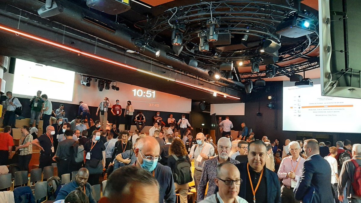BoulerbahF's tweet photo. Journée intense au Campus cyber pour le séminaire de la DTSI et DSP #orange : partages d'expérience, groupes de travail, immersion VR... que c'est bon de se retrouver !
Merci aux équipes sécurité pour tous ces partages ! https://t.co/ZRxhE9sBVW