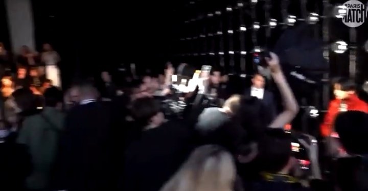 Vmalntoplc's tweet photo. Taehyung the main character. Always grabbing the attention and stand out the most. The show stopper, the main event. He outshine and stand out effortlessly.
Rise and shine more and more my love.
The most reporters gathering around him.
The biggest crowd following his car 😆 https://t.co/SGJjvcR8lu
