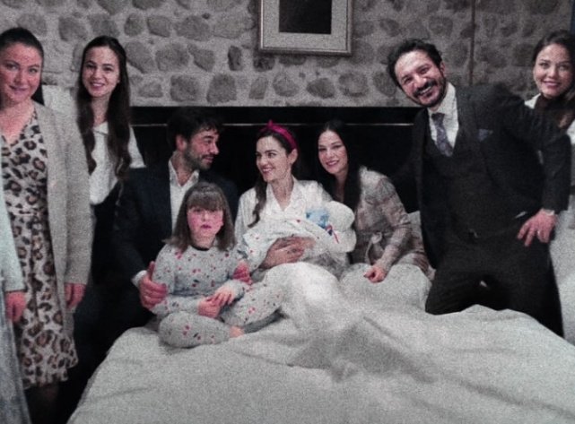 Ayyy çok özledim yaa 🥺💔
#KalpYarası #AyFer 
KalpYarası BirYaşında