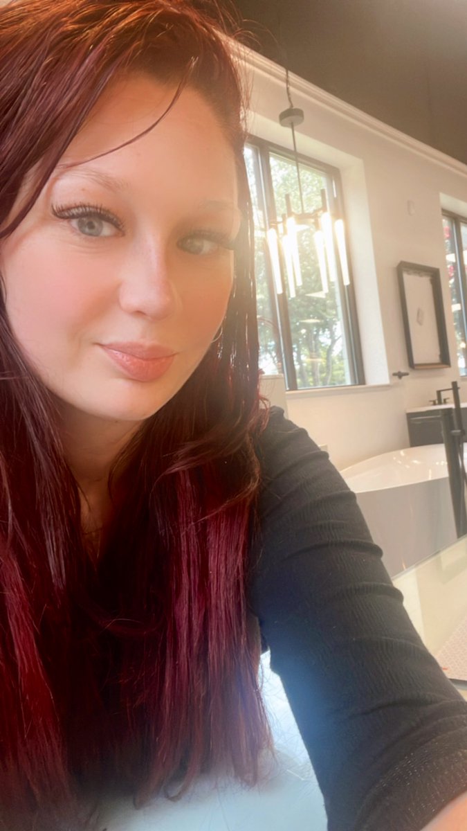 GAcoffeequeen's tweet photo. I went back to the showroom for the first time in 6 1/2 weeks today โค๏ธ Iโve only been cleared to return part time but oh my god am I happy to atleast have some normalcy post surgery, who knew Iโd actually miss it ๐๐
#contractor #atldesign #plumbing #showroom https://t.co/j5sVRRnrUH