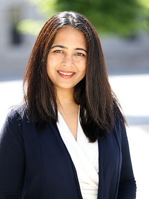 🔊 We are thrilled to welcome @chinmayiarun as our new Executive Director! Chinmayi, we would not be luckier to have you and look forward to working with you. @YaleLawSch @jackbalkin law.yale.edu/yls-today/news…