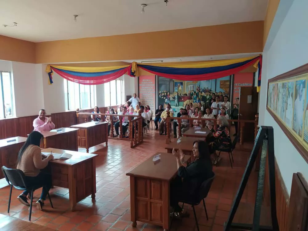 CallaoConcejo1's tweet photo. Gran homenaje que realizamos este #27Jun a todos los maestros Jubilados del Callao, enalteciendo ese gran trabajo de educar. https://t.co/7jwUSyhC9c