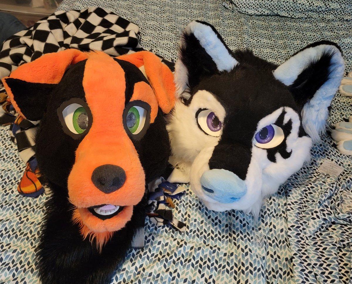 Me and <a href="/nameless_wolf21/">Nameless_The_Wolf🔜 mff</a> hanging on this fine Monday yaaaaassss 😁😁😁