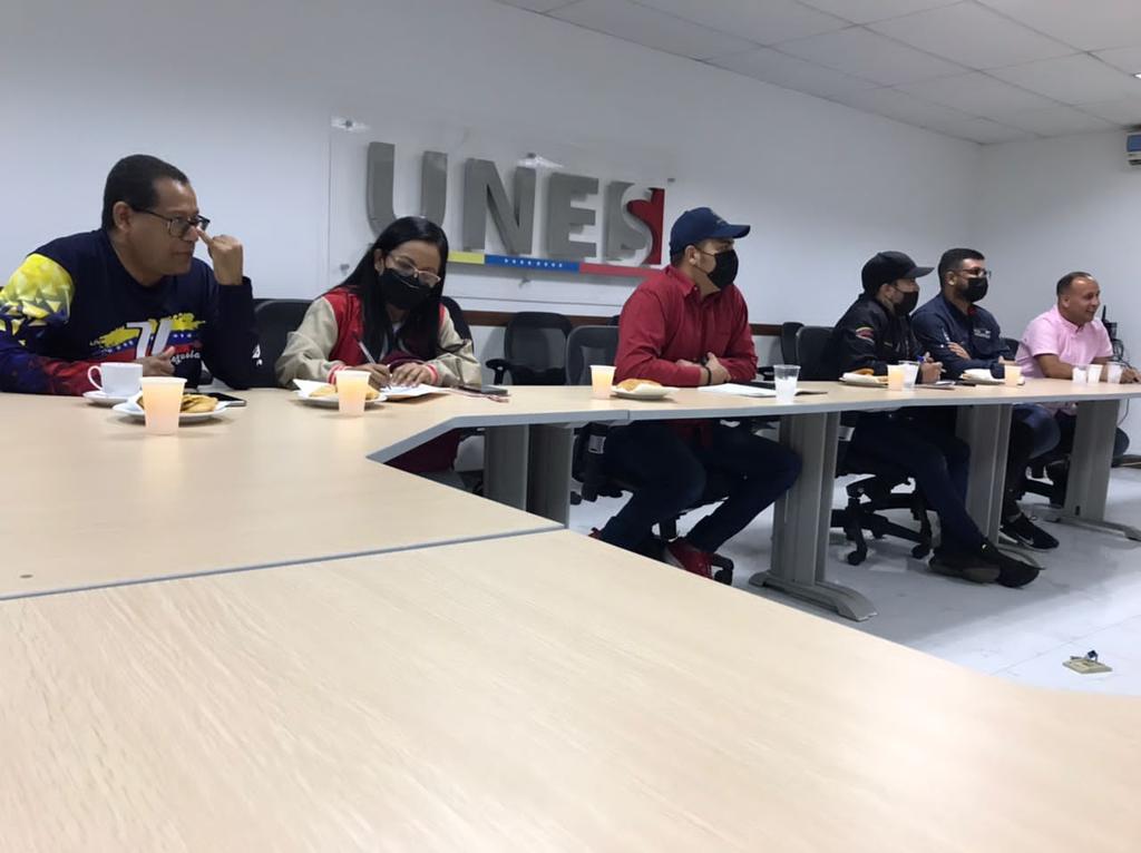 EdgarBlanco_VE's tweet photo. Hoy sostuvimos reunión de trabajo con el Rector de la @UNESUNIVERSIDAD @gralcacioppo para avanzar en la formación de nuestra clase Obrera instruido por el Presidente @NicolasMaduro y la ejecución del Título V de la Ley Orgánica del Trabajo y las trabajadoras @torrealbaf https://t.co/GAvoYIWKpr