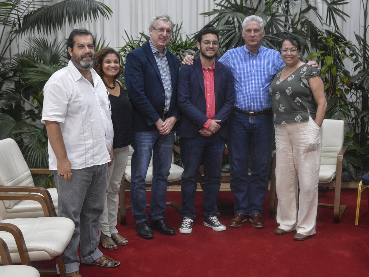 El Presidente <a href="/DiazCanelB/">Miguel Díaz-Canel Bermúdez</a> sostuvo este lunes un encuentro con una representación de la alcaldía de Maricá, del estado brasileño de Río de Janeiro, que visita Cuba con el propósito de impulsar nexos con la industria Biofarmacéutica cubana y explorar áreas de cooperación conjunta.