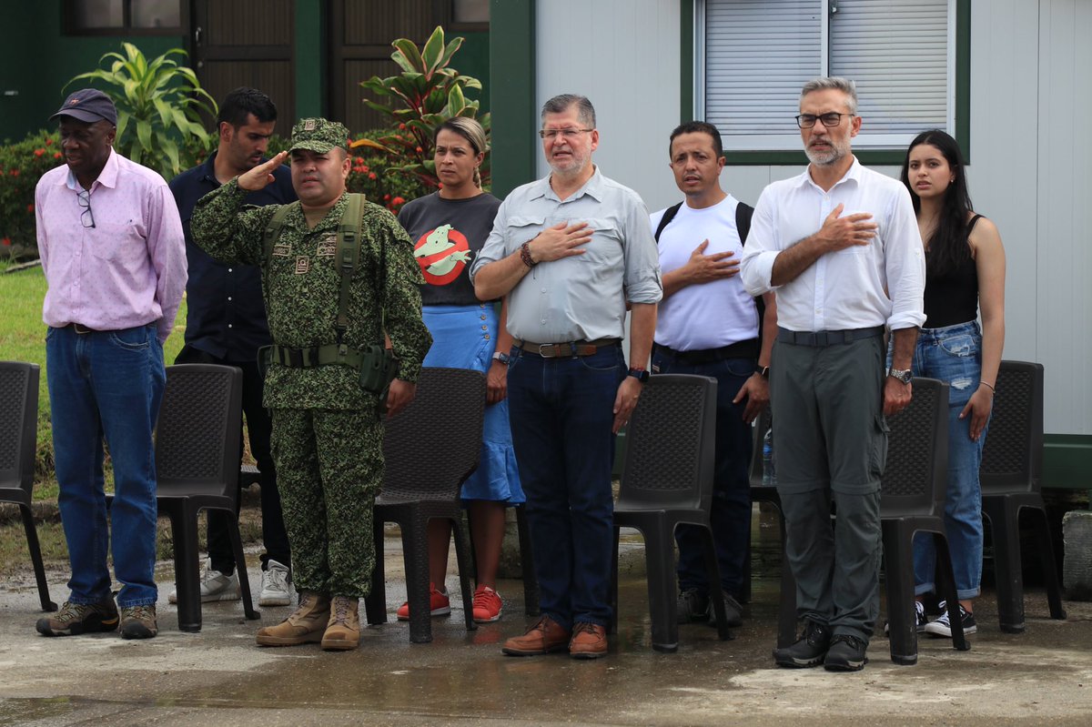 ComisionadoPaz's tweet photo. La @ComisionadoPaz en el marco del #PlanCauca realizó la entrega de 1 bote de 33 pies, 4 alojamientos modulares, 1 hangar, y 109 chalecos salvavidas a la @ArmadaColombia, elementos que contribuyen al fortalecimiento de la seguridad multidimensional del pacífico caucano. https://t.co/1fTQNpNKGA