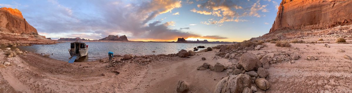 USGSAZ's tweet photo. This is our office. #Ecologist Bridget Deemer sets up camp during a quarterly Lake Powell water quality monitoring trip. Notice the historically low water levels in #LakePowell. #WomeninSTEM #GrandCanyonScience #climatechange #drought
https://t.co/h6dMxZpRFS https://t.co/8jrRa504rF