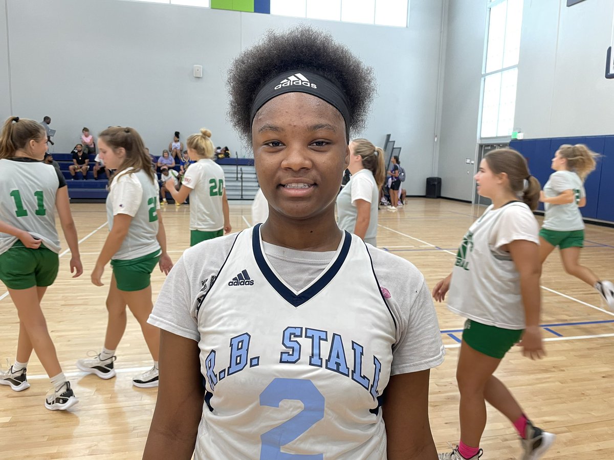 The Stall Lady Bulldogs played really well today. Jadein Haynes (2023) led way along with sharp shooter Talasha Walker (2023).Point guard Makayla Waiters (2024) directed the offense. Brianna Williams (2025) came to play #PrepGirlsHoops #SCBCAGirlsShowcase #SwannysRoundballReview