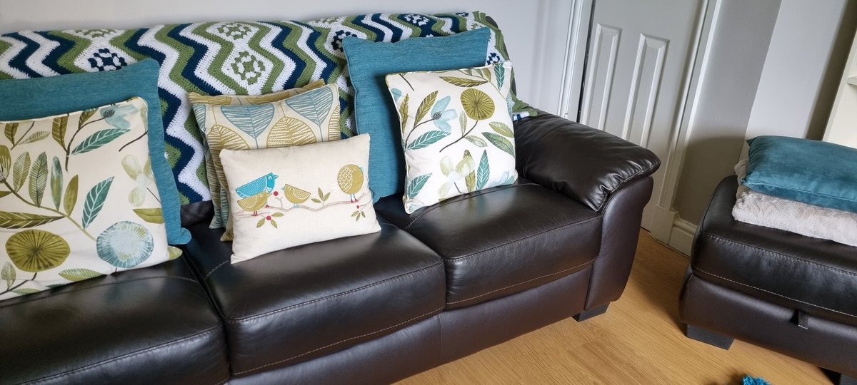linda_aubrat's tweet image. #newchair #notmatching @DFS never trust a salesperson to order the chair you asked for. Why are shops closing? I can give you a few reasons. Very disappointed 😞