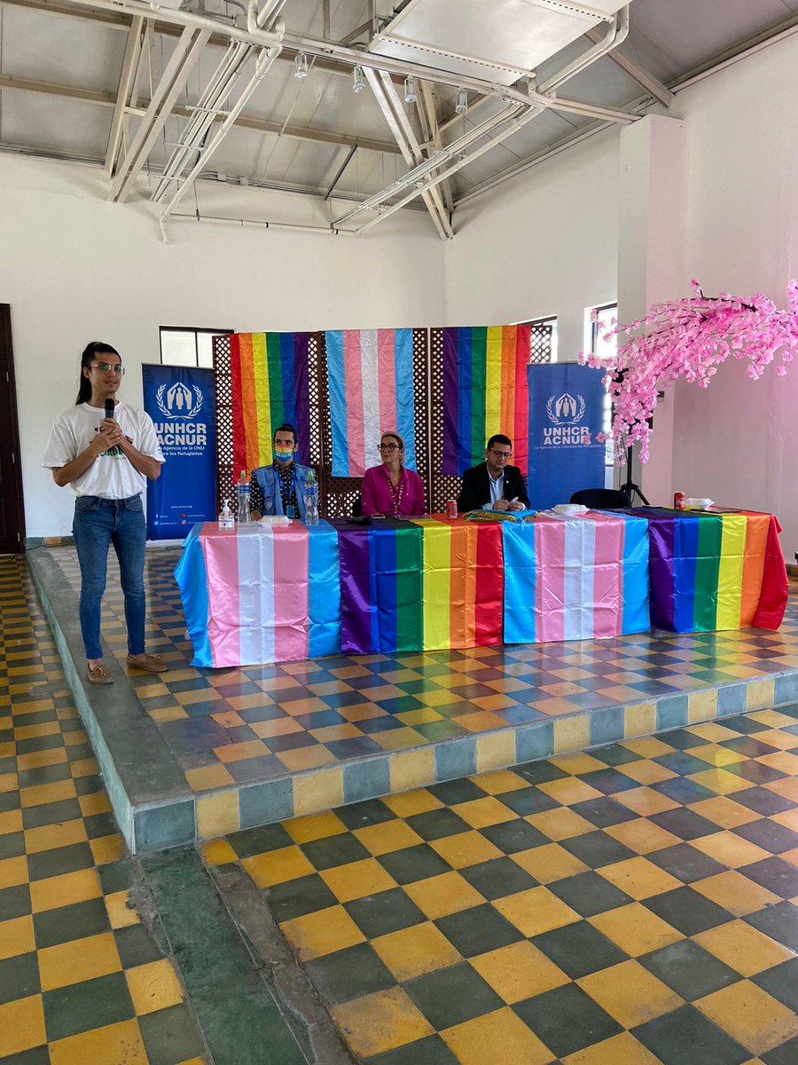 Porque nadie debería huir por amar en libertad 🌈

Previo al #DíaDelOrgullo 🏳️‍🌈🏳️‍⚧️, celebramos la Juramentación del Comité LGTBIQ+ del Valle de Sula, quienes trabajan día a día por el reconocimiento y respeto de los derechos humanos de las personas LGTBIQ+ en Honduras.