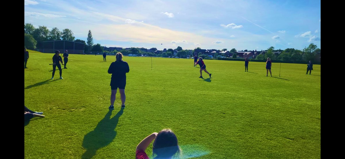 OLSJ_PE's tweet photo. Feeling extremely proud! Year 8 rounders team securing 🥈place in tonight’s tournament. Tight fielding and some fantastic batting! Best was seeing some girls represent school for the first time and the amazing team spirit. #headhearthands #thisgirlcan #RoundersEngland @olsjbb1 https://t.co/7iFDFOk8zE