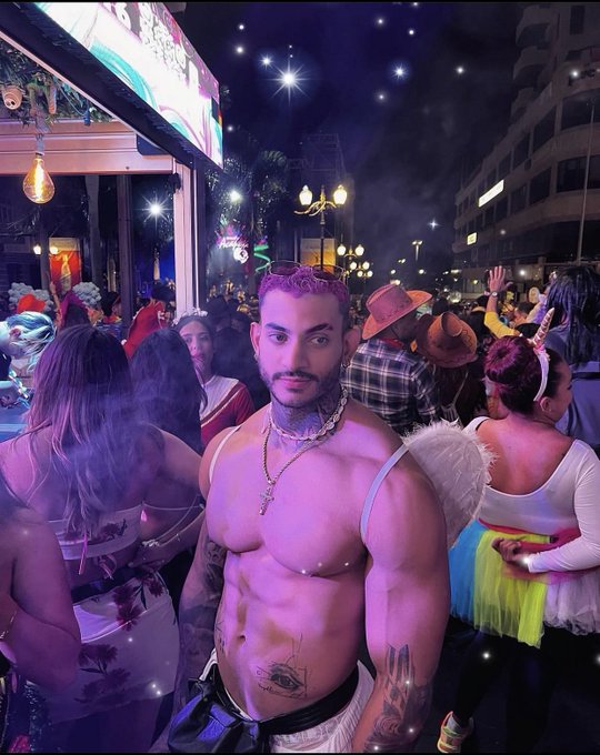 Hey, ur angel is here!😈  https://t.co/Wy9fRe6Ox2 https://t.co/RwSQgfS6hH