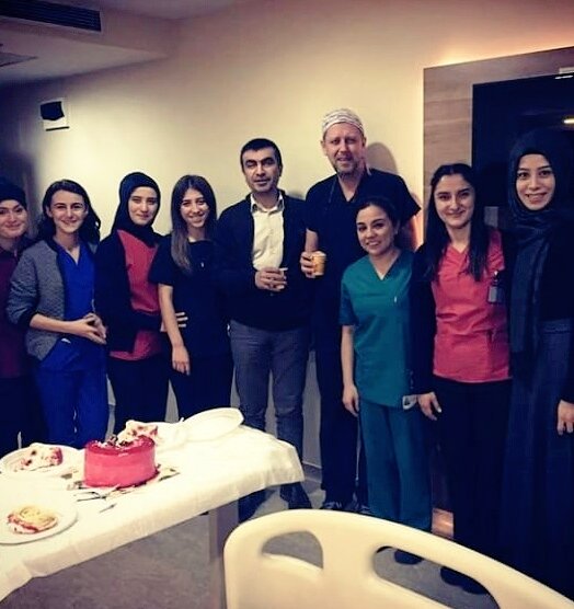 MenteseSelda's tweet photo. Akşam, akşam doğum günü sürprizi yapmasak olmazdı... https://t.co/BfSNay3gHC