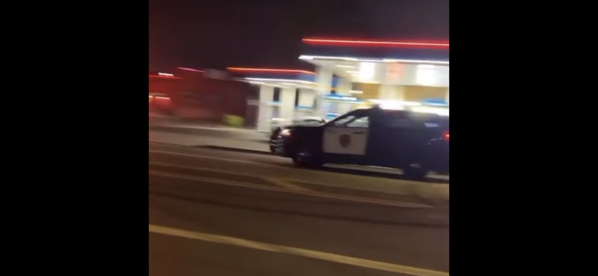 henrykleeKTVU's tweet photo. 19yo unlicensed driver leaving sideshow - and who was tailed by @oaklandpoliceca - crashes at 54th &amp; International, knocking parked vehicle into and killing man &amp; injuring other bystanders. Victim’s family &amp; @ChiefLeronne speak out. 4,5:10,6,7:15 p.m. @KTVU https://t.co/wBwvIQDIRY