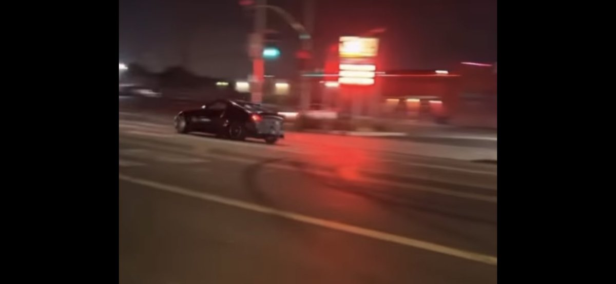 henrykleeKTVU's tweet photo. 19yo unlicensed driver leaving sideshow - and who was tailed by @oaklandpoliceca - crashes at 54th &amp; International, knocking parked vehicle into and killing man &amp; injuring other bystanders. Victim’s family &amp; @ChiefLeronne speak out. 4,5:10,6,7:15 p.m. @KTVU https://t.co/wBwvIQDIRY