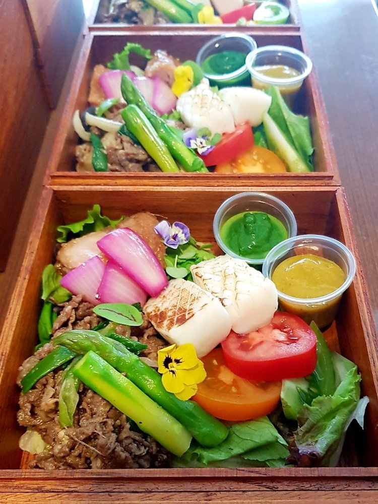 heekoreanchef's tweet photo. Chez #heekoreanchef, nous proposons aussi un service #catering. La semaine dernière, la cheffe a imaginé un menu coréen spécial à la demande d'une entreprise 👩‍🍳

#restaurantcoreen #montreuil #dosirak #lunchbox #bento #buffet #servicetraiteur #koreanfood #cuisinecoreenne https://t.co/l38RhfQ1zf