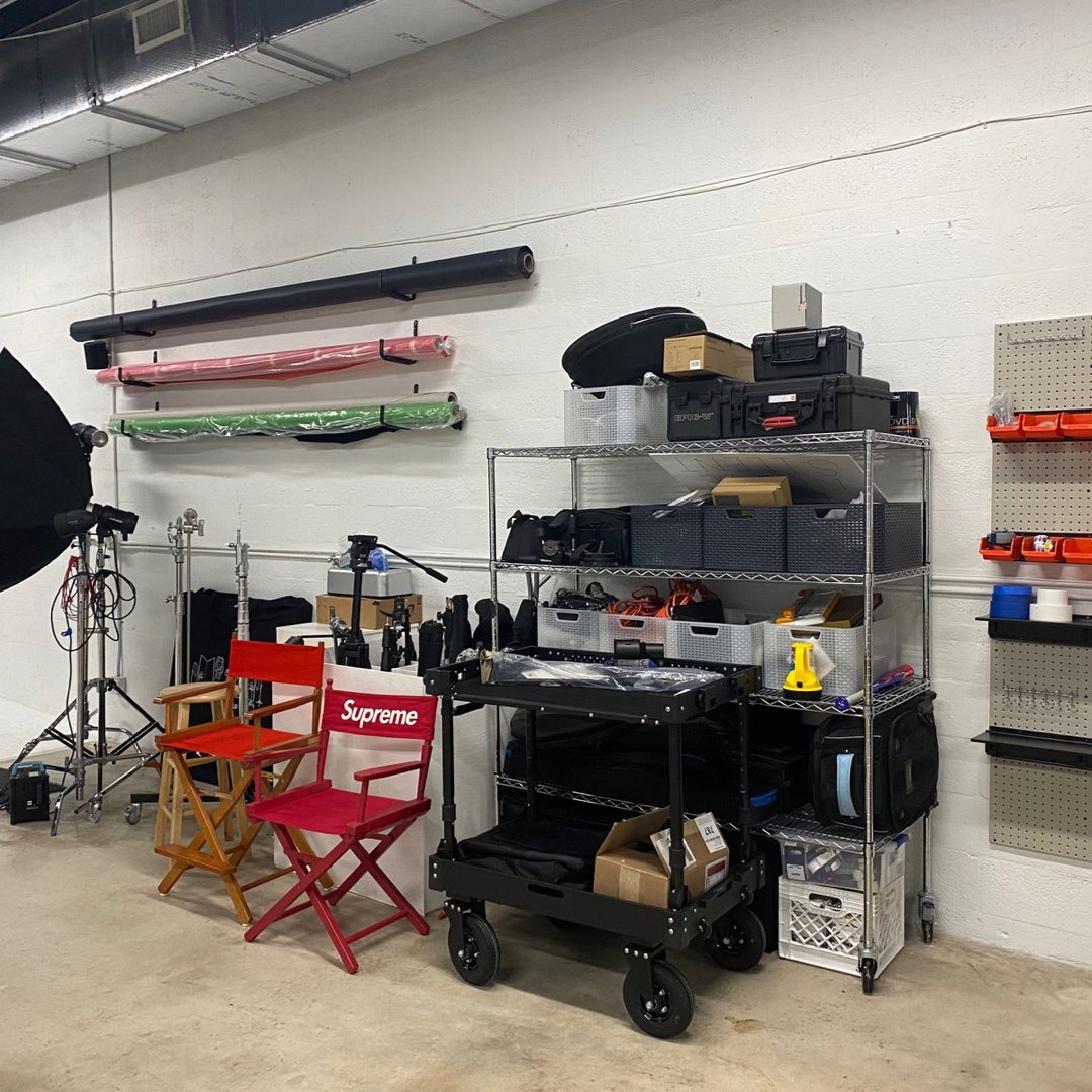 FLYWALLSTUDIO's tweet photo. We have all the equipment you need for your next creative project. Just bring your camera! Book your session today on https://t.co/8lec5czPMC

 #studiotime #bookasession #wherephotographersmeet #wherecreativesmeet #miamistudio #miamicreatives #bookashoot https://t.co/vAKxYHAZSg