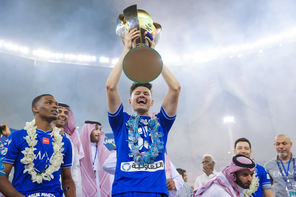 Alhilal_FC's tweet photo. 🏆 #كبير_آسيا يرتشف المجد.. ويتنفّس الذهب

#الهلال_٦٥بطولة https://t.co/3ZZo9yrLBN
