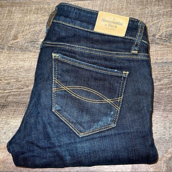 senecarocks06's tweet photo. So good I had to share! Check out all the items I'm loving on @Poshmarkapp #poshmark #fashion #style #shopmycloset #americaneagleoutfitters #freepeople #abercrombiefitch: https://t.co/SMnIJxb9ui https://t.co/1CdgklK3Jw