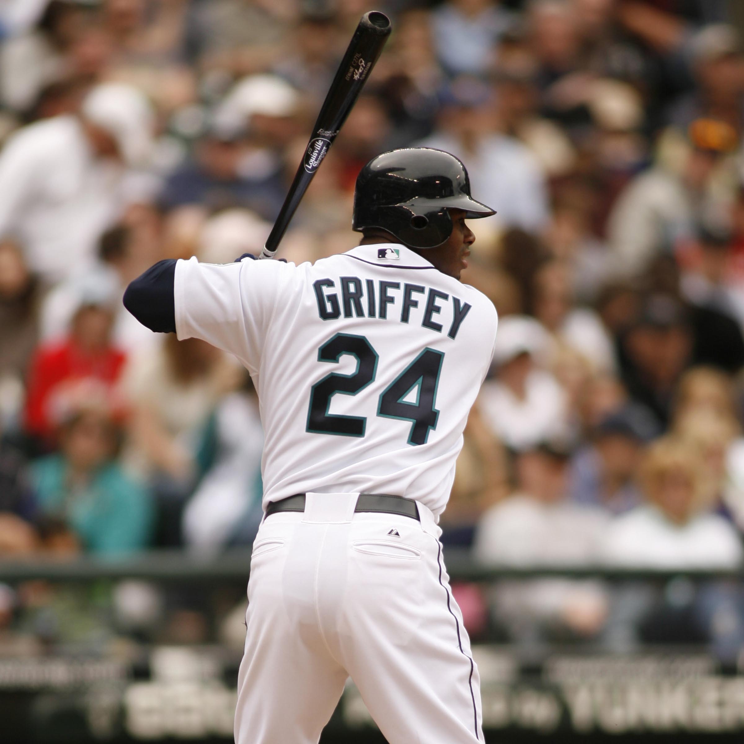 National Baseball Hall of Fame and Museum ⚾ on X: Ken Griffey Jr. can do  it all. #OTD in 1999, Griffey Jr. gave the Kingdome a proper send off with  one last