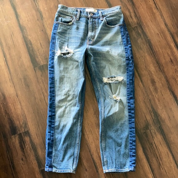 MELISSADJONES1's tweet photo. So good I had to share! Check out all the items I'm loving on @Poshmarkapp from @acrylicavocado #poshmark #fashion #style #shopmycloset #abercrombiefitch #gstar #levis: https://t.co/hSz7pdURe9 https://t.co/IJdvBhLBeh