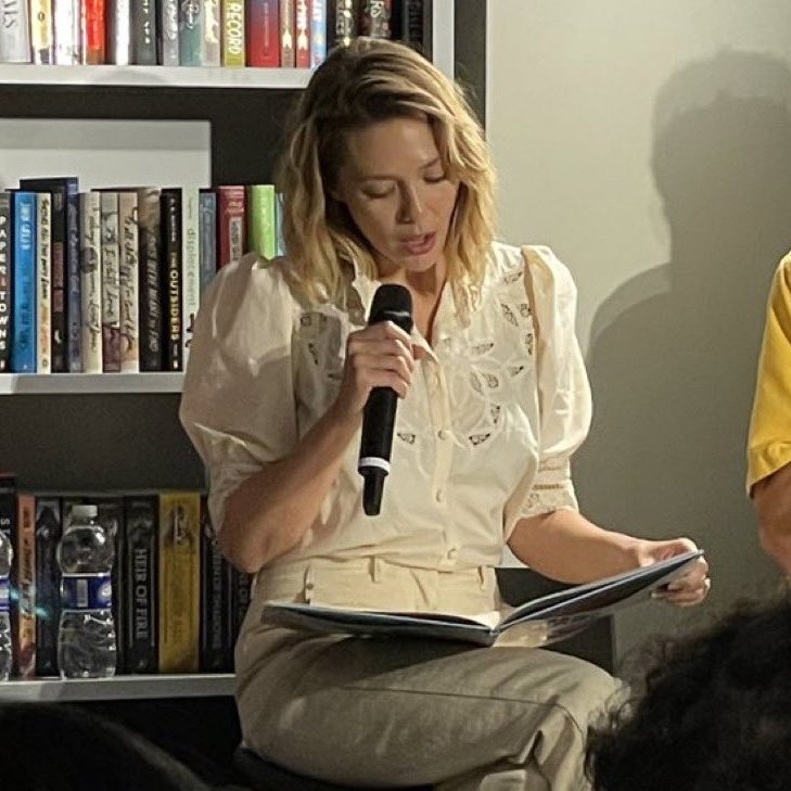 itsjustanx's tweet photo. Elizabeth Olsen is a 10, but she wrote a children’s book that’s also getting a sequel next year, so she’s actually an 11. https://t.co/YlvYGlmKfb