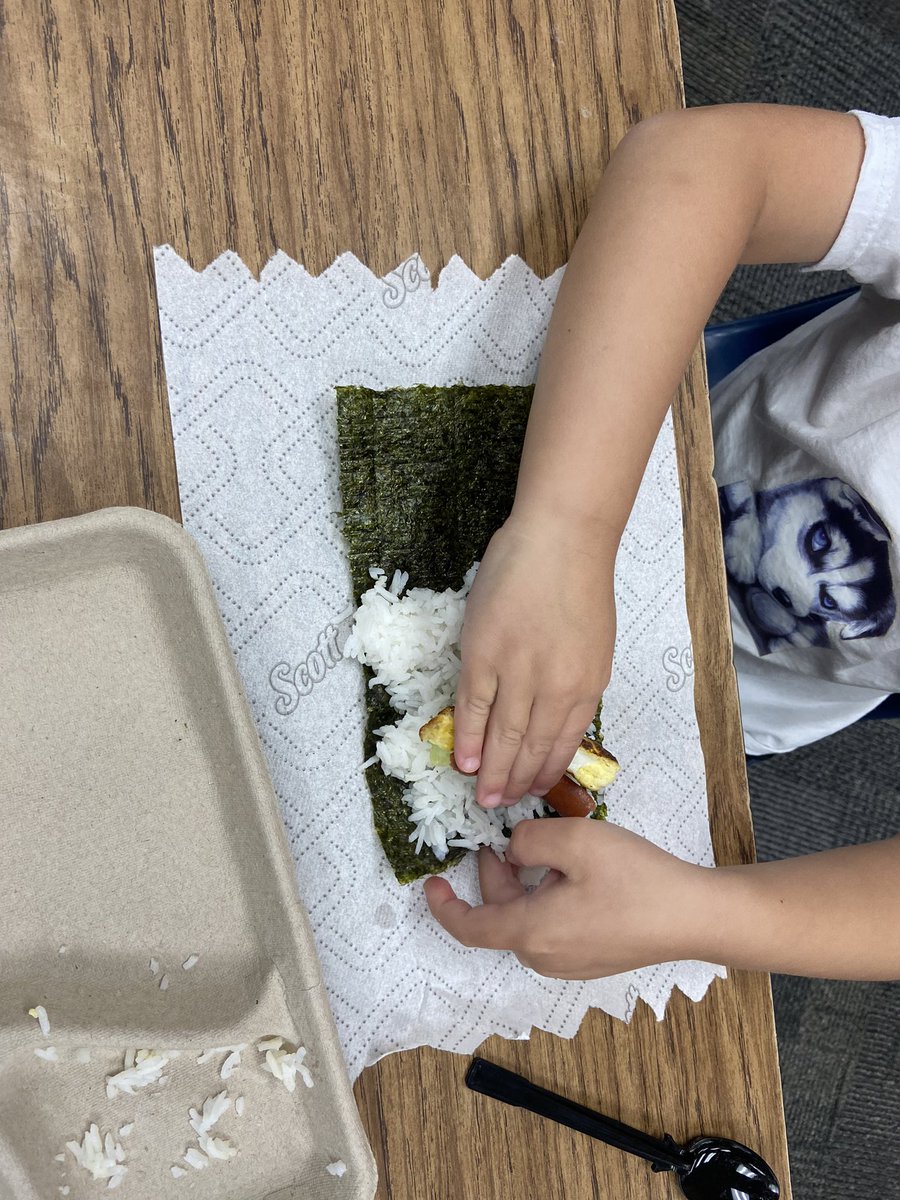 j_m_botica's tweet photo. ESY life skills= temaki sushi making! Major win that they all tried a bite or more! #esy #lifeskillls #temakisushi #elementaryschool  #tryingnewfoods https://t.co/Cu9WKnKkUj